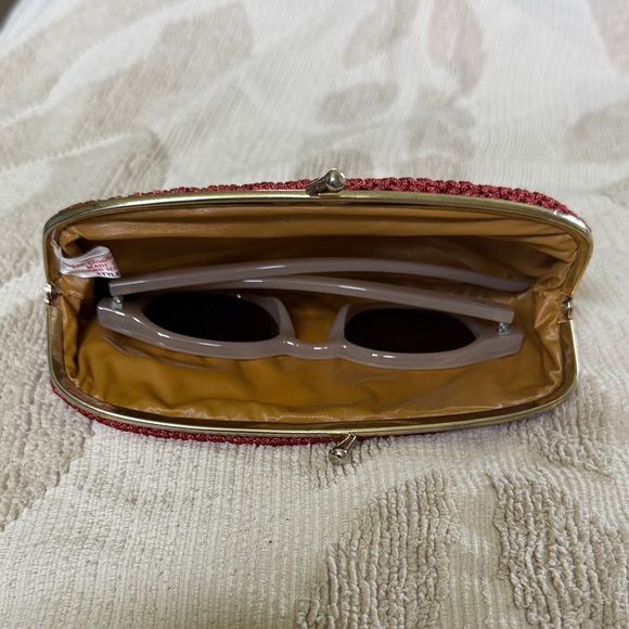 Stylish hand made and crocheted Roger Gimbel Tan and Red Glasses Case - Picture 6 of 10